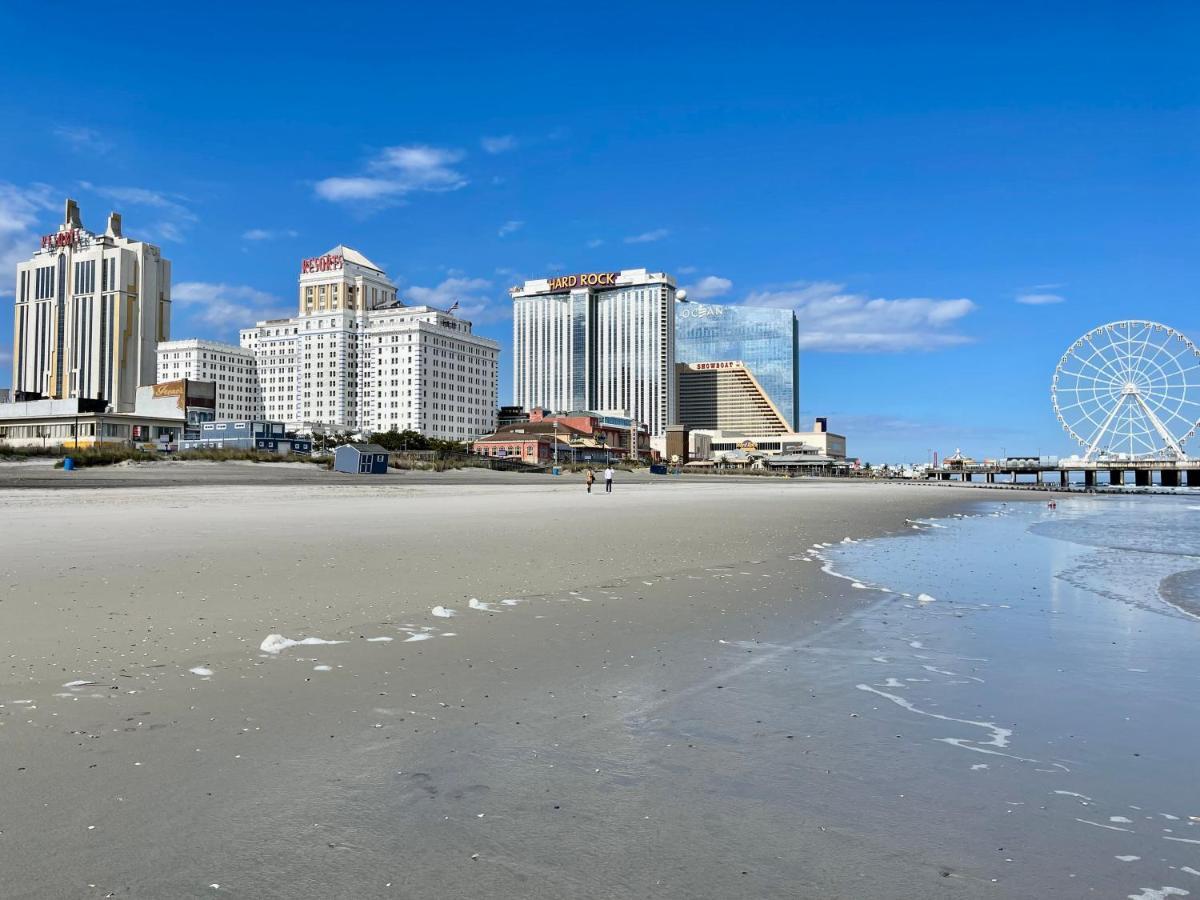 3 Bedrooms, Boardwalk Duplex Beachblock Home! Atlantic City Exterior photo