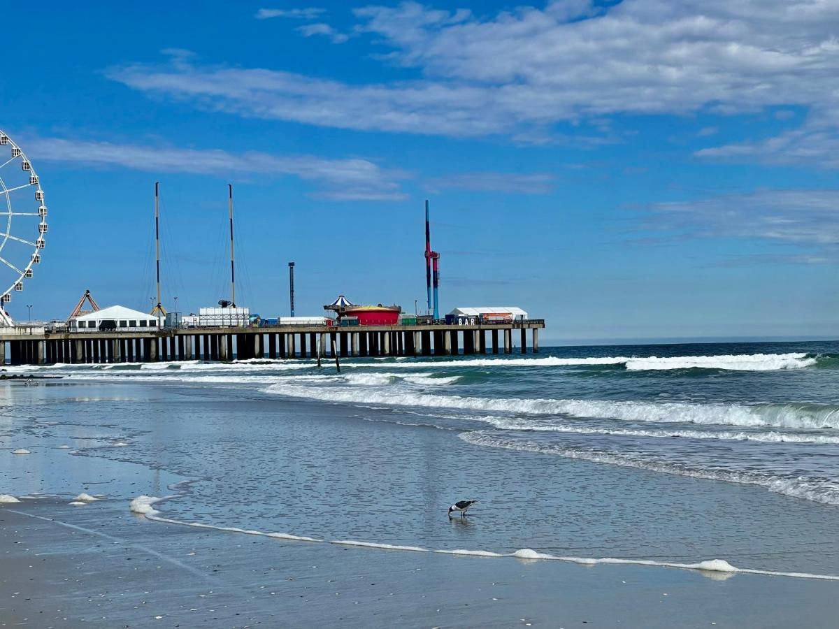 3 Bedrooms, Boardwalk Duplex Beachblock Home! Atlantic City Exterior photo