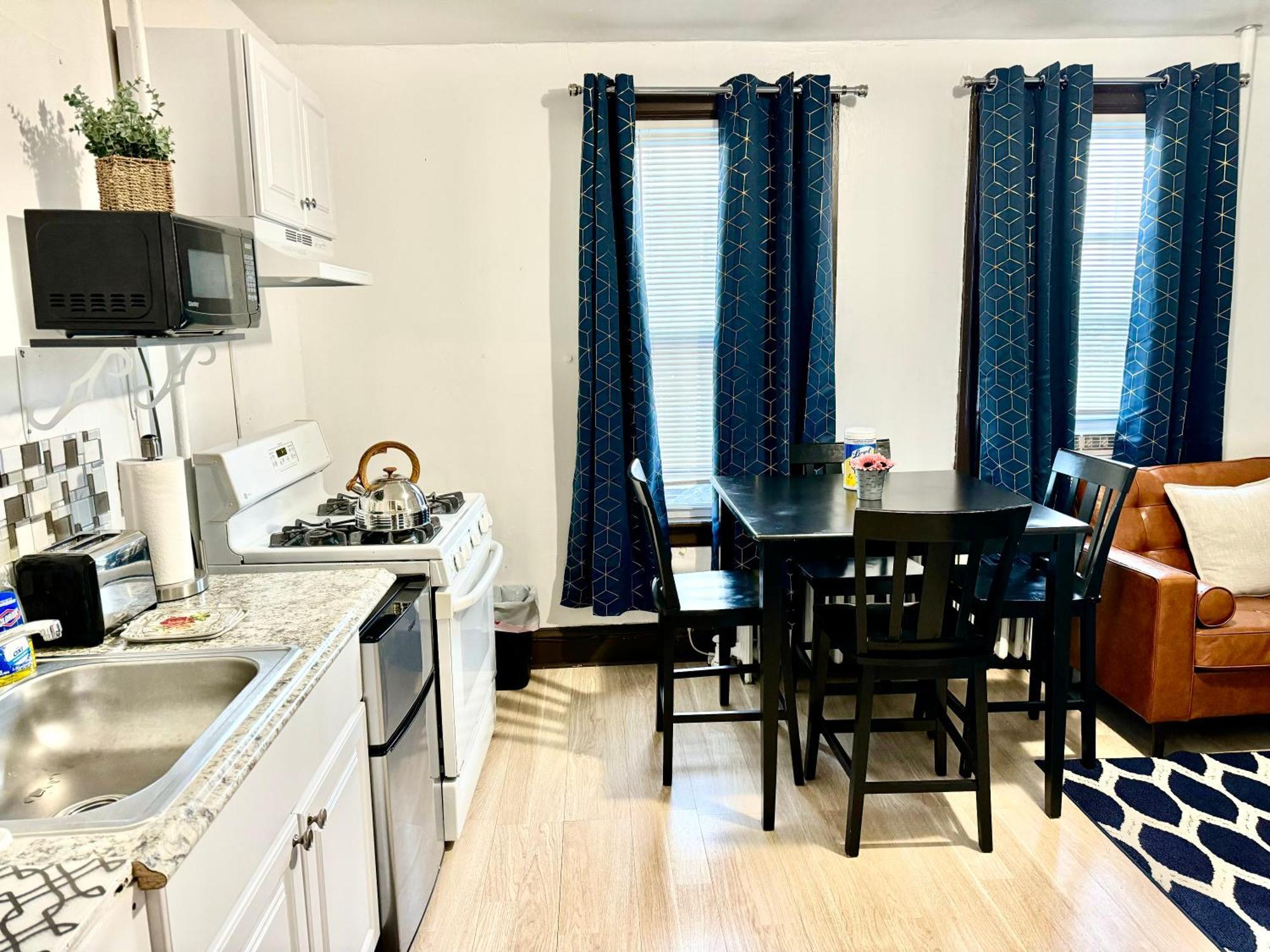 3 Bedrooms, Boardwalk Duplex Beachblock Home! Atlantic City Exterior photo